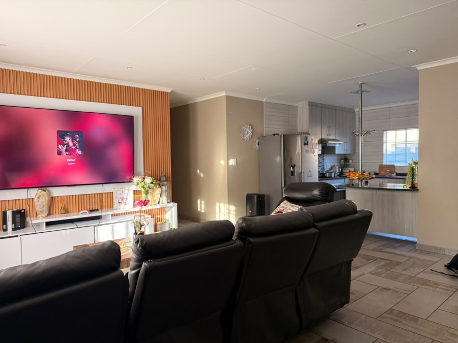 3 Bedroom Property for Sale in Waterkloof East North West